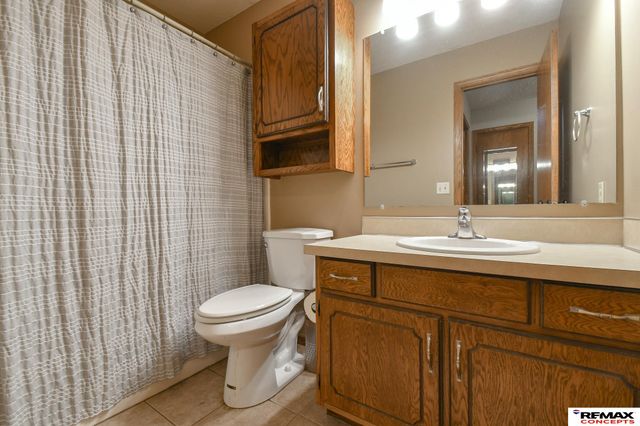 5214 English Drive, Lincoln, NE 68516