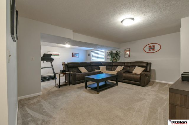 5214 English Drive, Lincoln, NE 68516