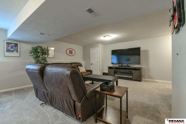 5214 English Drive, Lincoln, NE 68516