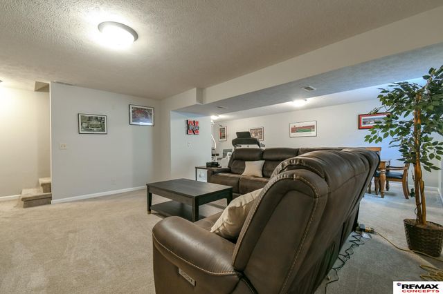 5214 English Drive, Lincoln, NE 68516