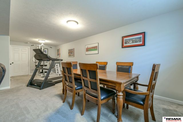 5214 English Drive, Lincoln, NE 68516