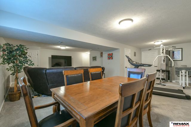 5214 English Drive, Lincoln, NE 68516