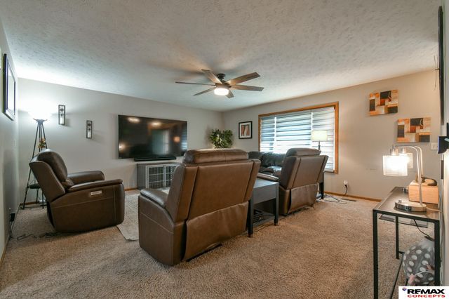 5214 English Drive, Lincoln, NE 68516