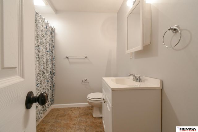 5214 English Drive, Lincoln, NE 68516