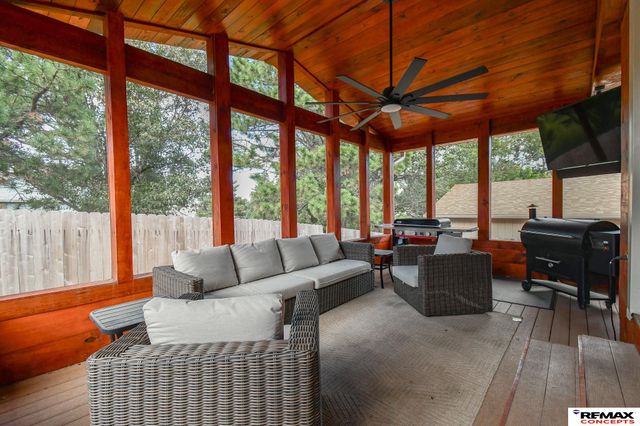 5214 English Drive, Lincoln, NE 68516