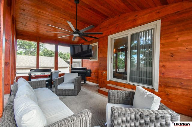 5214 English Drive, Lincoln, NE 68516