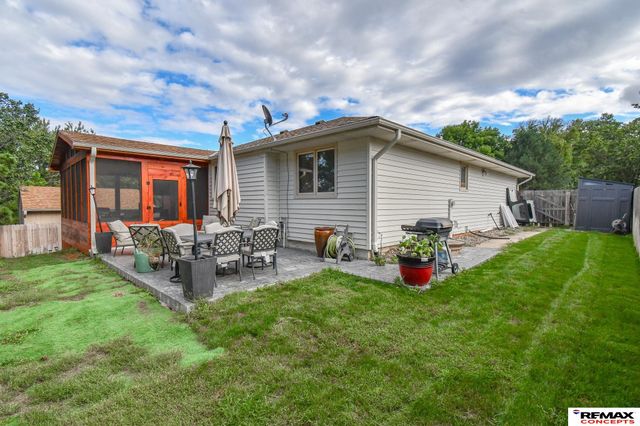 5214 English Drive, Lincoln, NE 68516