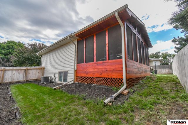 5214 English Drive, Lincoln, NE 68516