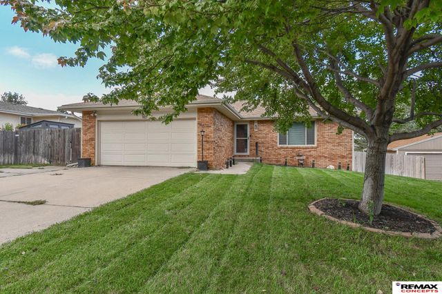 5214 English Drive, Lincoln, NE 68516