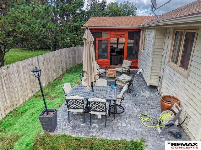 5214 English Drive, Lincoln, NE 68516