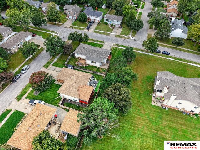 5214 English Drive, Lincoln, NE 68516
