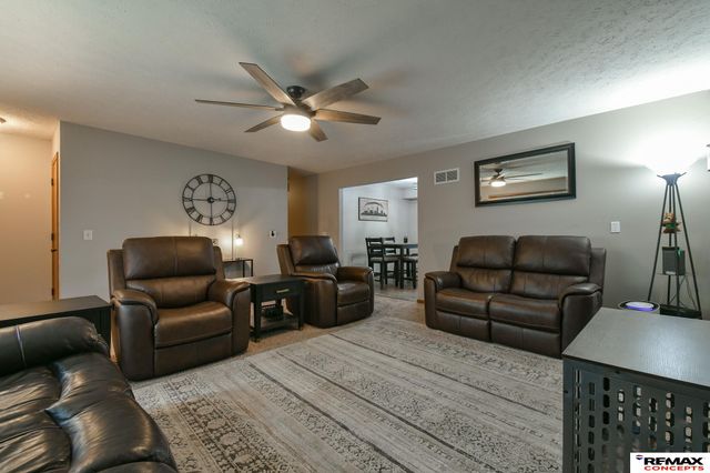 5214 English Drive, Lincoln, NE 68516