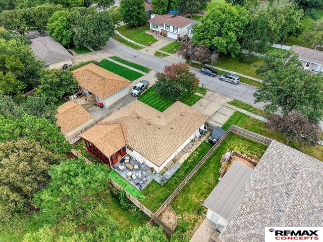 5214 English Drive, Lincoln, NE 68516