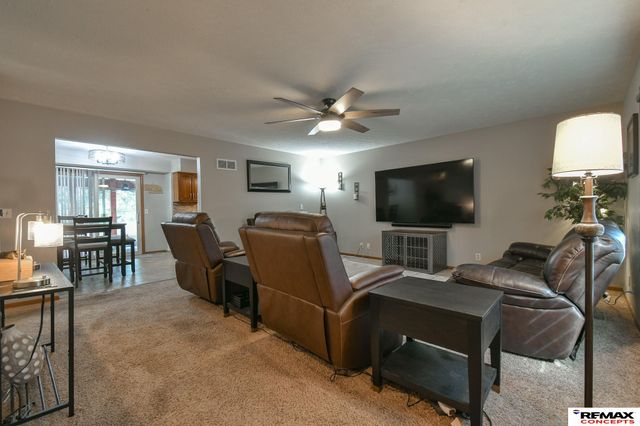 5214 English Drive, Lincoln, NE 68516