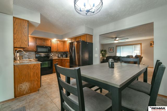 5214 English Drive, Lincoln, NE 68516