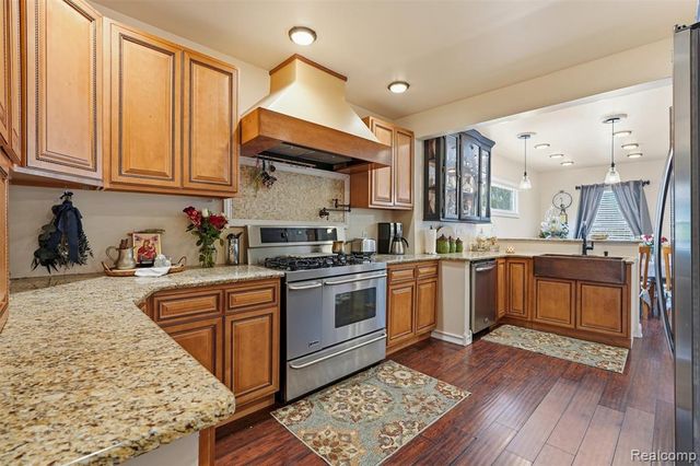 435 N Melborn Street, Dearborn, MI 48128