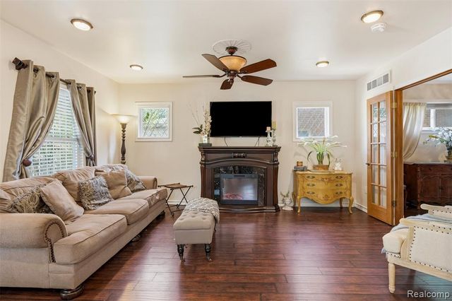 435 N Melborn Street, Dearborn, MI 48128