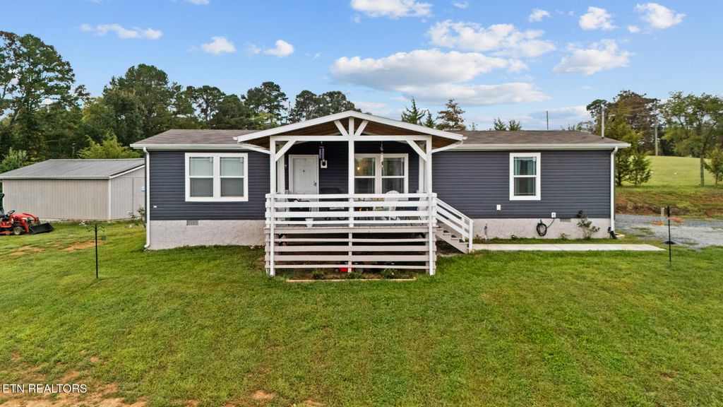 1185 Chestnut Grove Rd, Dandridge, TN 37725