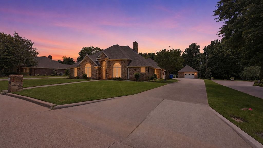 2412 Jolinda Lane, Whitesboro, TX 76273
