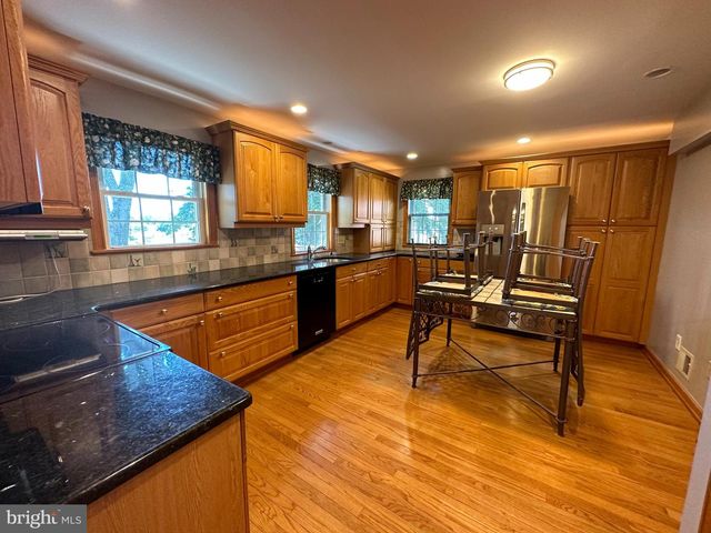 64 WARRIOR RD, Drexel Hill, PA 19026