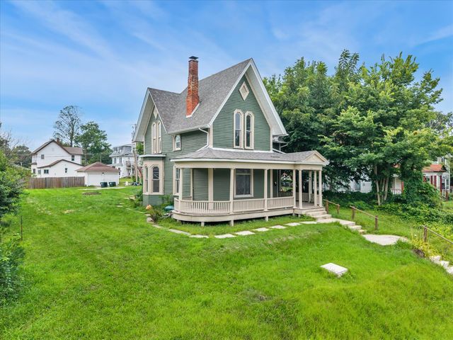 1210 TREMONT Avenue, Davenport, IA 52803