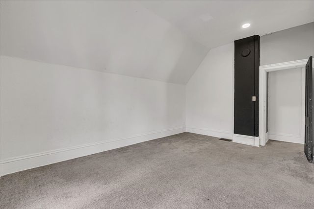 1210 TREMONT Avenue, Davenport, IA 52803