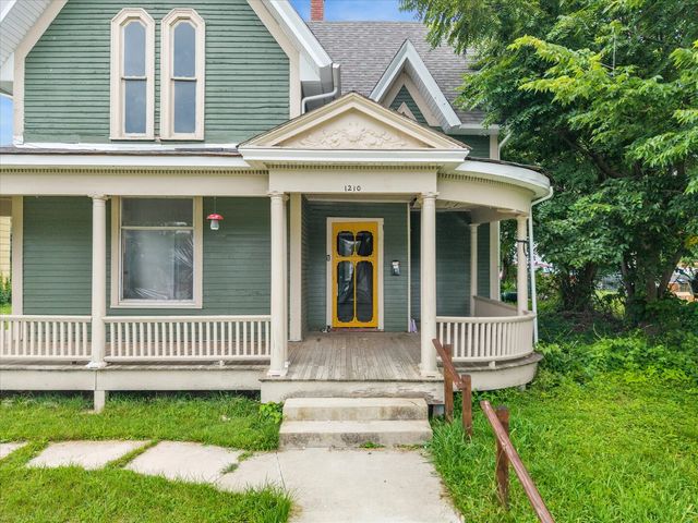 1210 TREMONT Avenue, Davenport, IA 52803