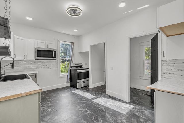 1210 TREMONT Avenue, Davenport, IA 52803