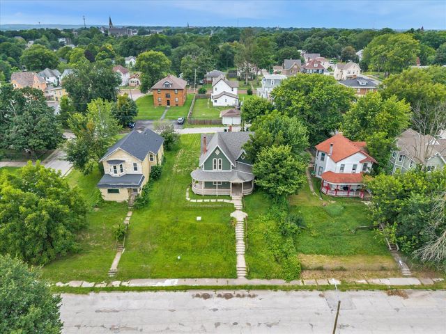 1210 TREMONT Avenue, Davenport, IA 52803