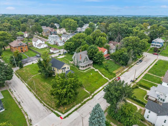 1210 TREMONT Avenue, Davenport, IA 52803
