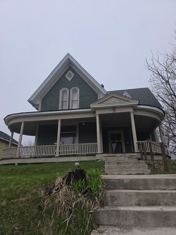 1210 TREMONT Avenue, Davenport, IA 52803