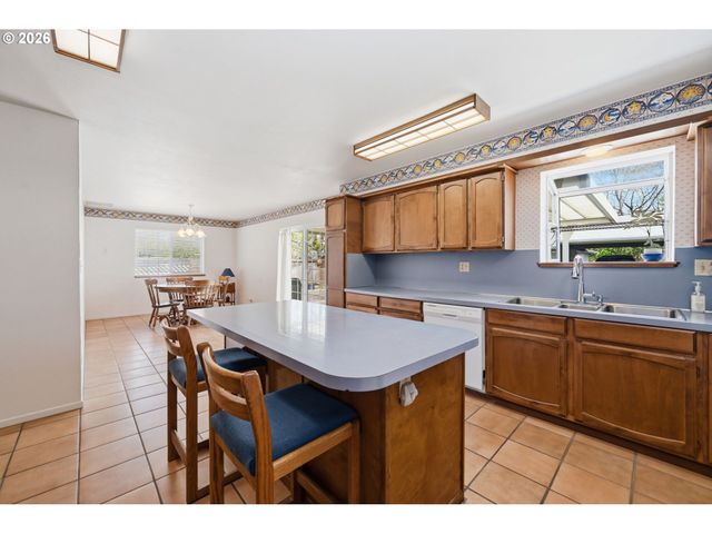 1763 LABONA Dr, Eugene, OR 97404