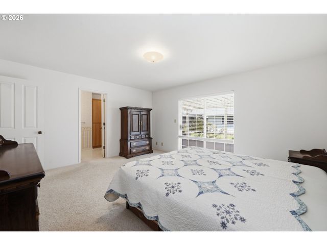 1763 LABONA Dr, Eugene, OR 97404