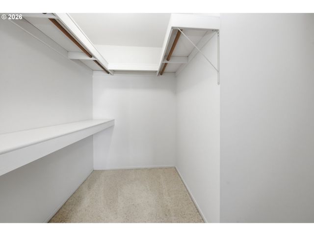 1763 LABONA Dr, Eugene, OR 97404