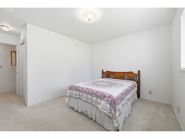 1763 LABONA Dr, Eugene, OR 97404