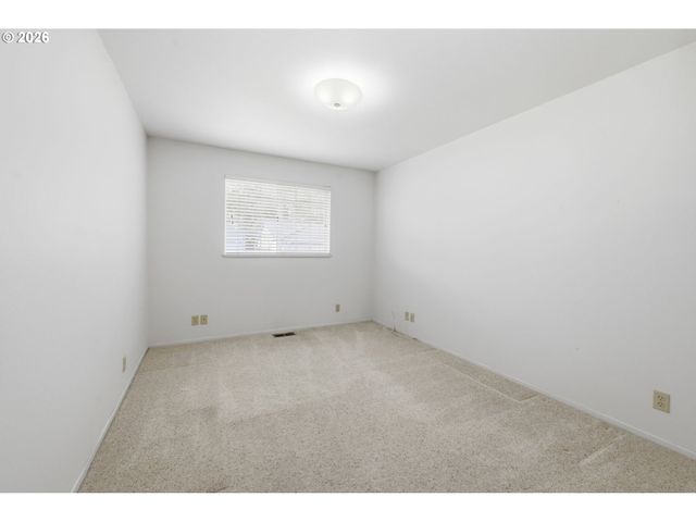 1763 LABONA Dr, Eugene, OR 97404