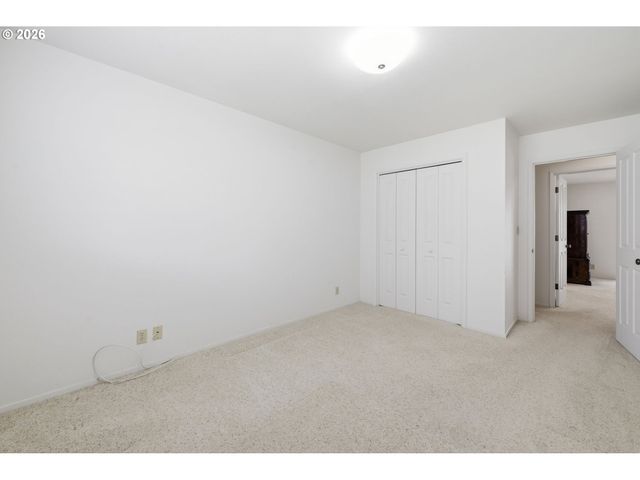 1763 LABONA Dr, Eugene, OR 97404