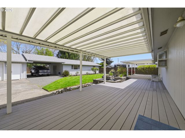 1763 LABONA Dr, Eugene, OR 97404