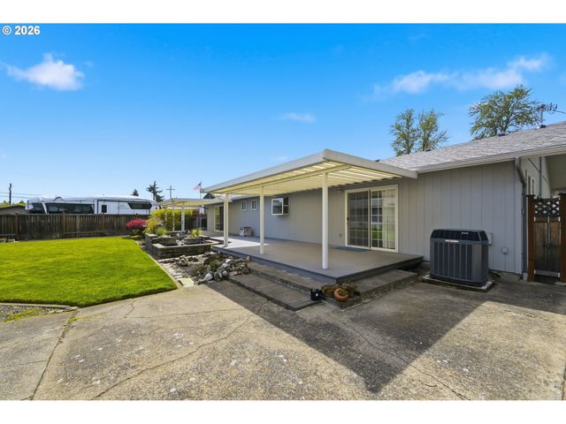 1763 LABONA Dr, Eugene, OR 97404