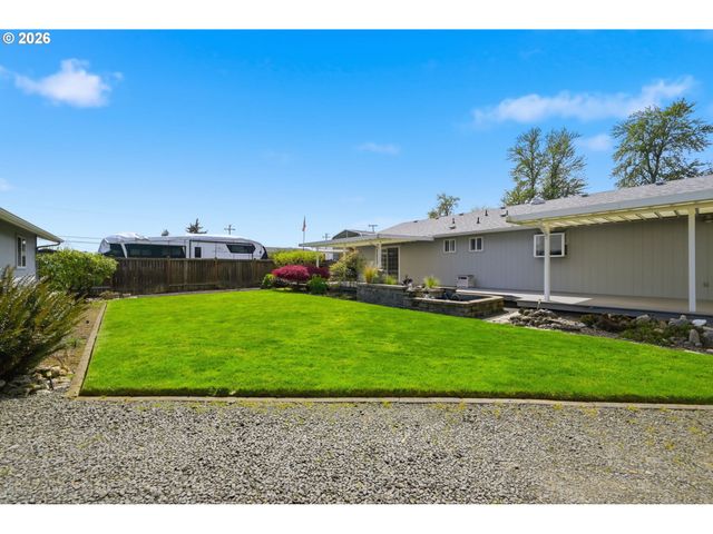 1763 LABONA Dr, Eugene, OR 97404