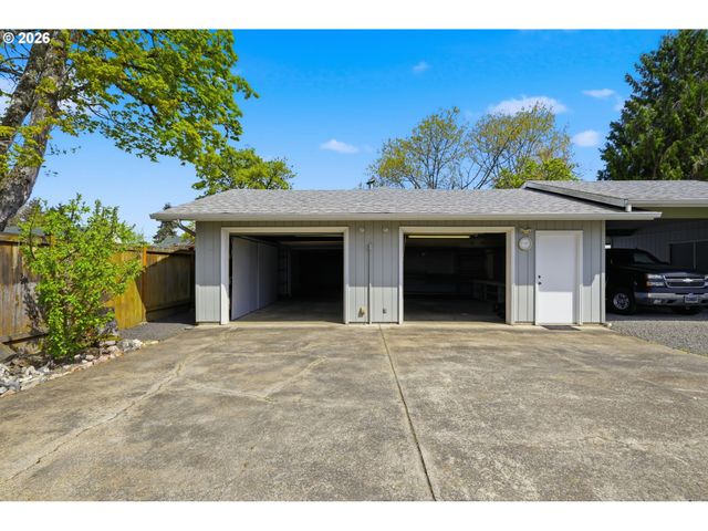 1763 LABONA Dr, Eugene, OR 97404