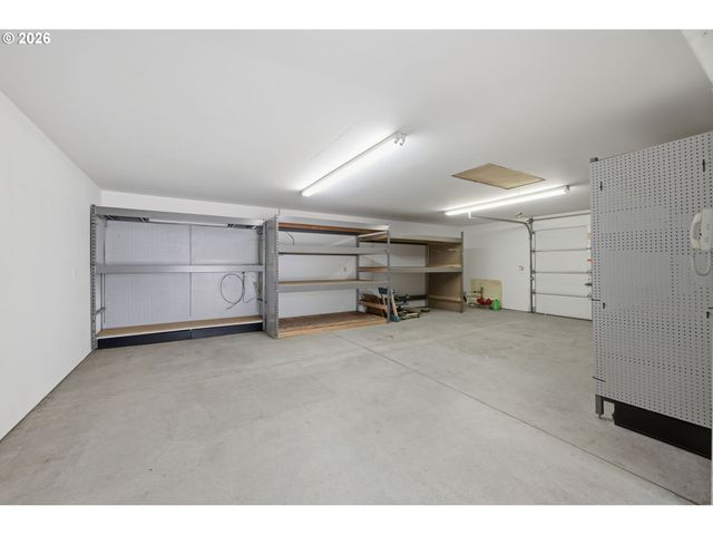 1763 LABONA Dr, Eugene, OR 97404