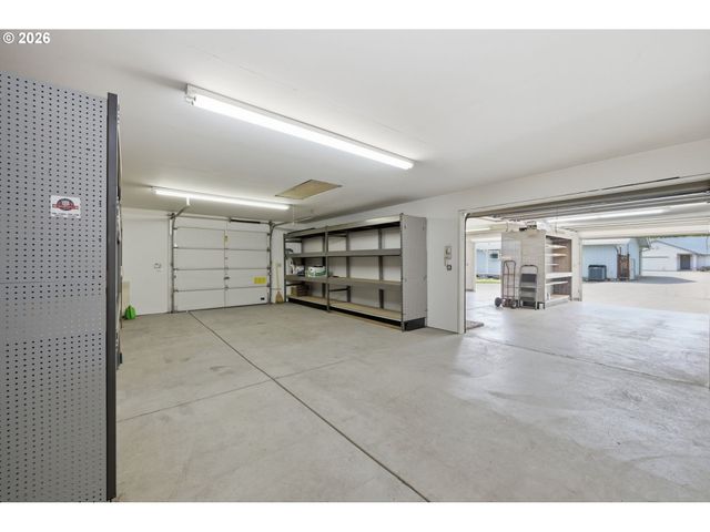 1763 LABONA Dr, Eugene, OR 97404