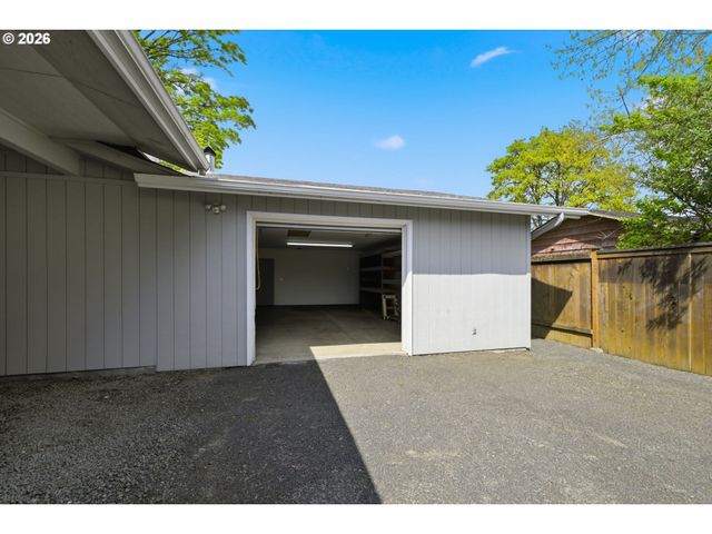 1763 LABONA Dr, Eugene, OR 97404