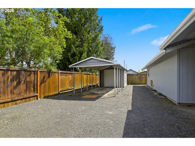 1763 LABONA Dr, Eugene, OR 97404