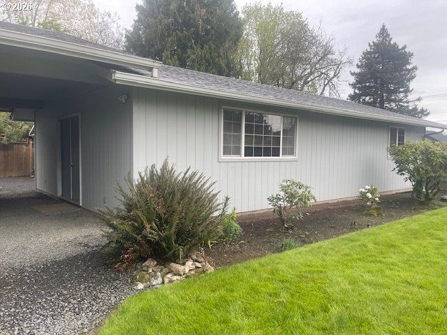 1763 LABONA Dr, Eugene, OR 97404