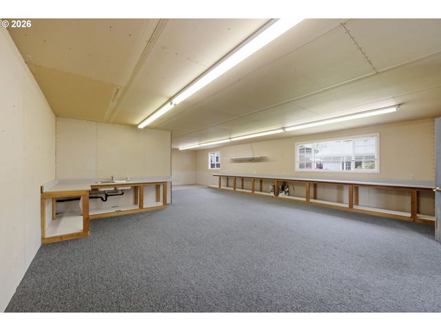 1763 LABONA Dr, Eugene, OR 97404