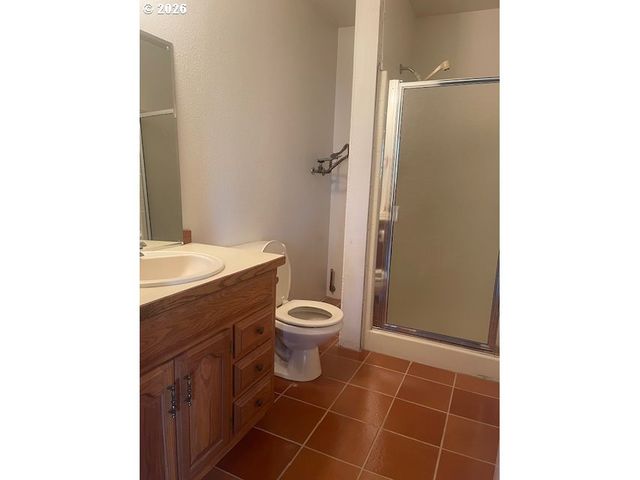 1763 LABONA Dr, Eugene, OR 97404