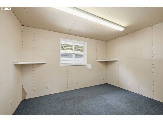 1763 LABONA Dr, Eugene, OR 97404