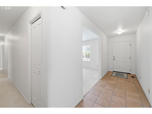 1763 LABONA Dr, Eugene, OR 97404